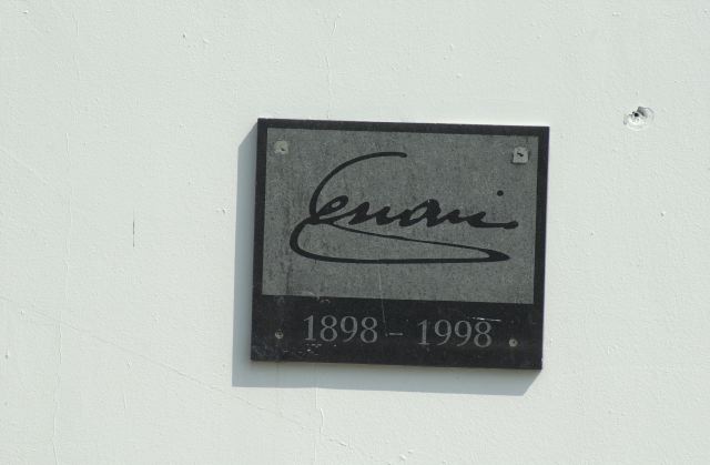 Ferrari plaque.JPG