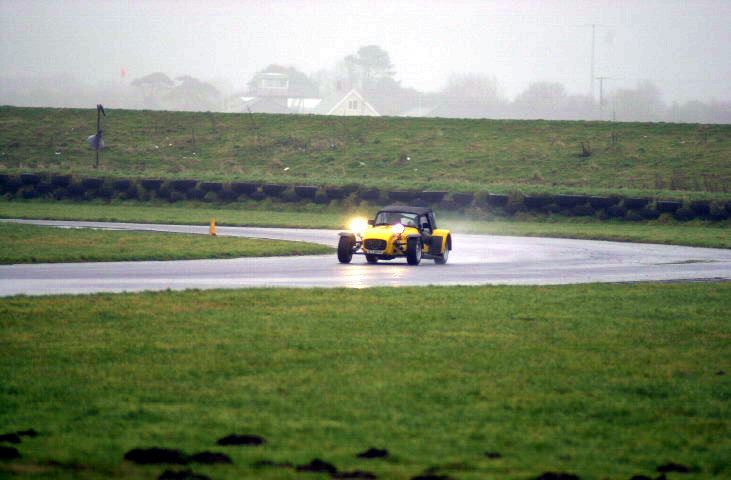 yellow_caterham_.jpg